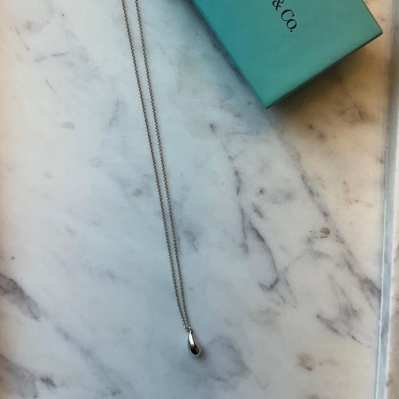 HP! ππ Tiffany & Co. Elsa Peretti Teardrop Pendant in Sterling Silver - Picture 4 of 11
